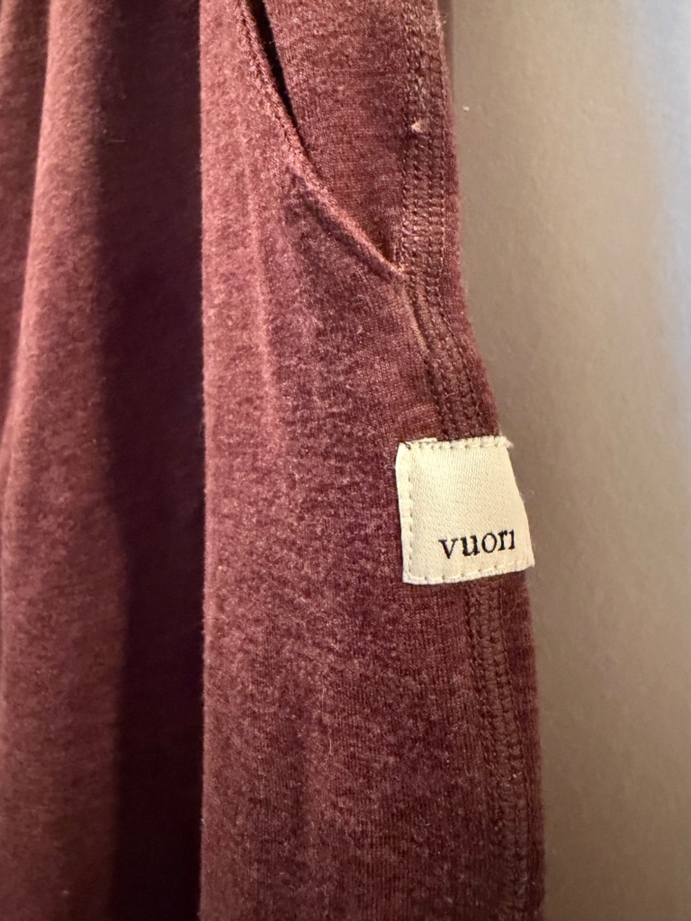 Vuori Maroon Joggers Size L - Picture 2 of 3